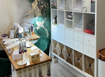 HT Nails in Llandrindod Wells